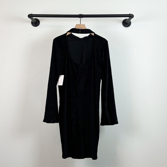 NWT Eloquii Flare Sleeve Textured Velvet Mini Dress in Black - Picture 7 of 7